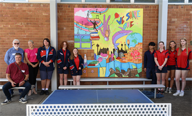 Students, Artist and representative from Communitu Links at Mural Unveiling