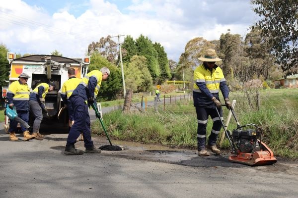 Image of Wingecarribee Shire Council Road Crew fixing pot holes
